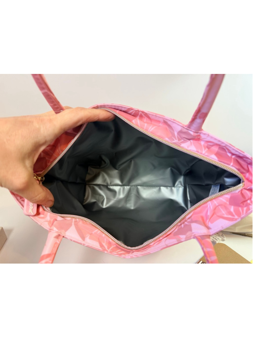 Betsey Johnson Pink Bow Insulated Lunch Tote NWT - Picture 5 of 5